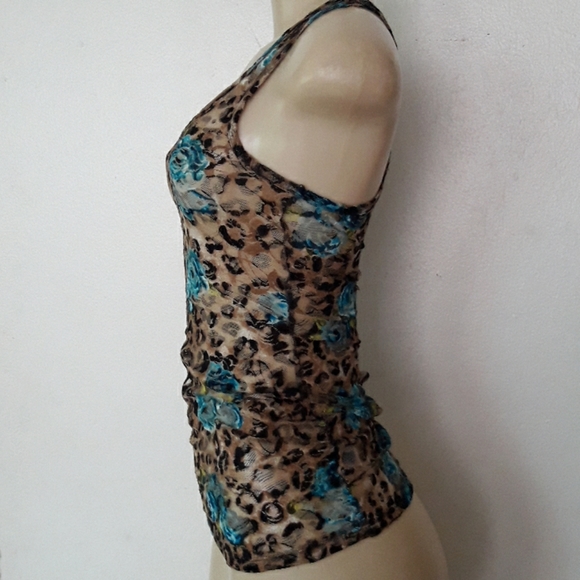 SALE💥$4 Almost Famous: Floral Top - Picture 4 of 7